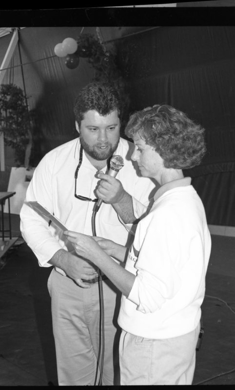 1989 Homecoming, Host 01