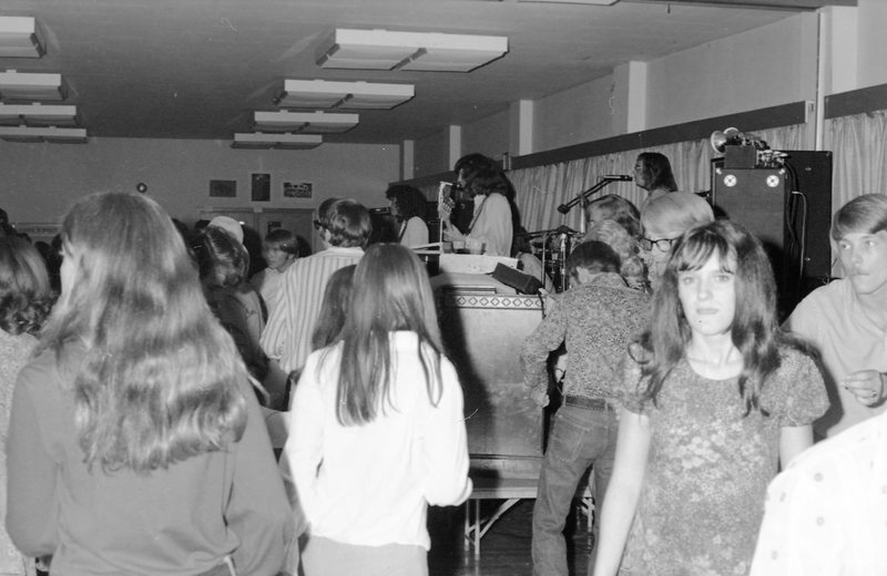 1972 Dance, Live Band 01