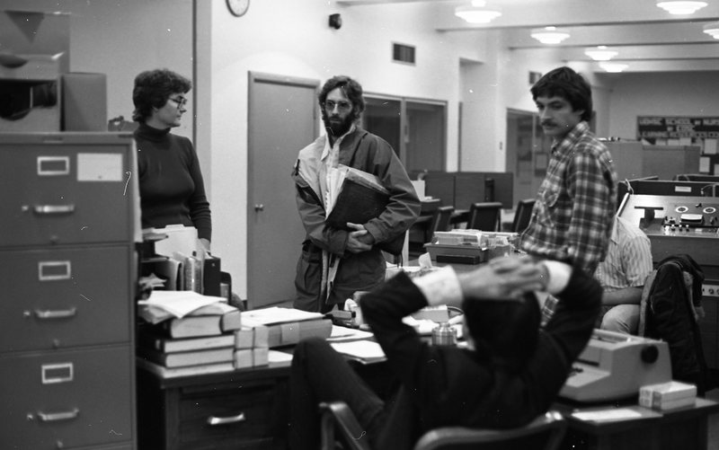 1980 Employees, Talking 01