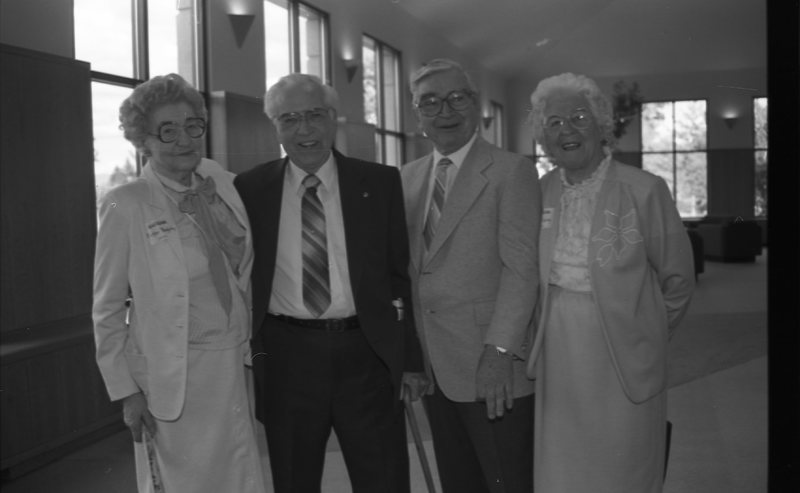 1990 Loso Hall, Guests Group 01