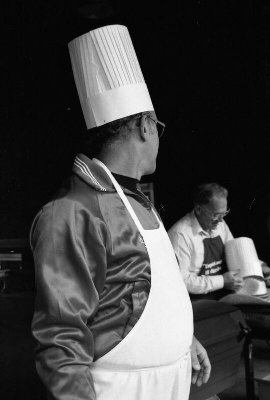 1985 German Students Orientation, Cooking 05