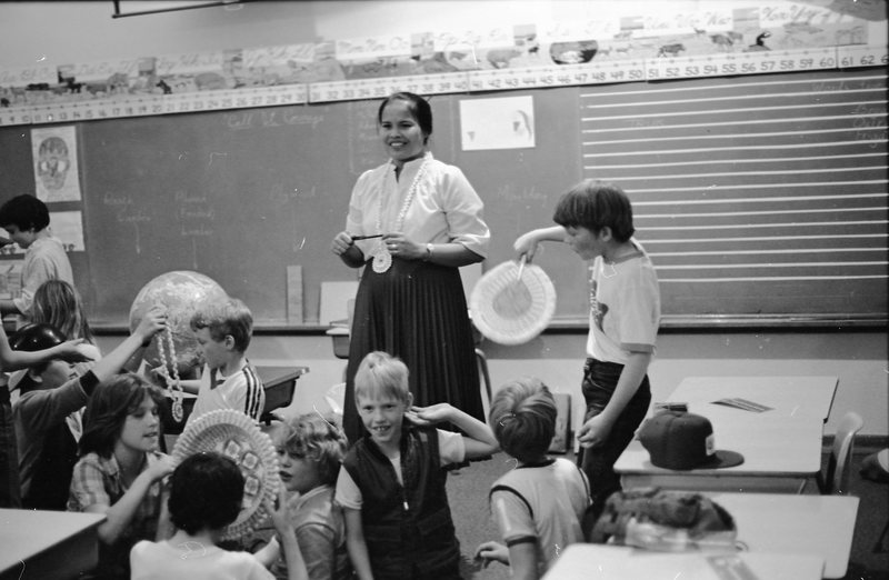 1981 Ackerman Elementary Classroom, Micronesian Program 03
