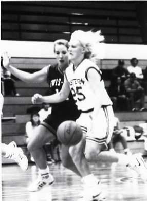 1992-93 Women's Basketball Action 2