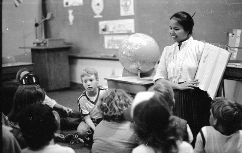 1981 Ackerman Elementary Classroom, Micronesian Program 15