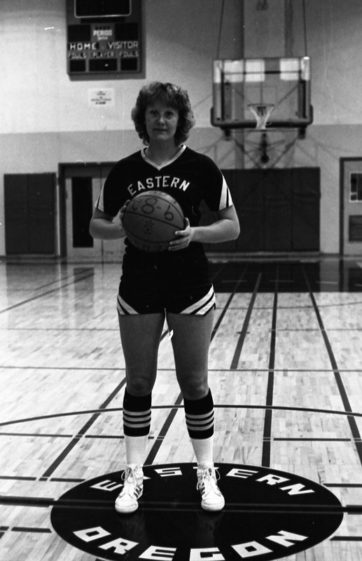 1982 Women's Basketball Player 1-2