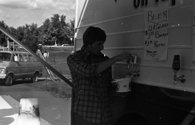1982 October Folk Festival, Beer Garden 08