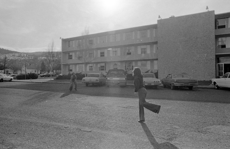 1974 Students, Frisbee 02