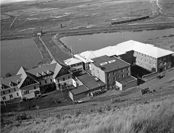 Hot Lake Sanatorium, Rear