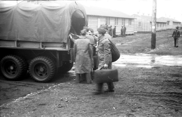 Ft. Lewis, Draftees Arrive 1