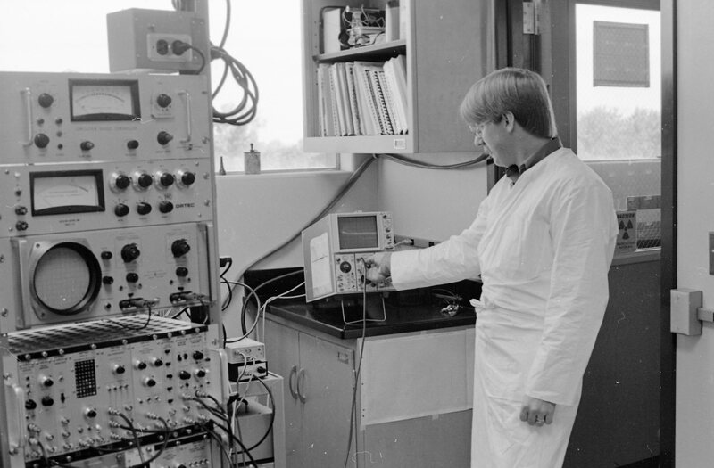 1975 Science, Physics Student 07
