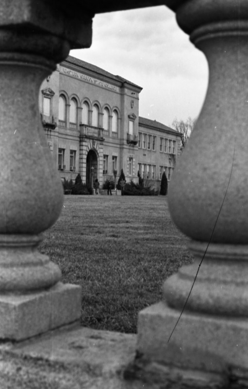 1977 Inlow Hall Entrance 1