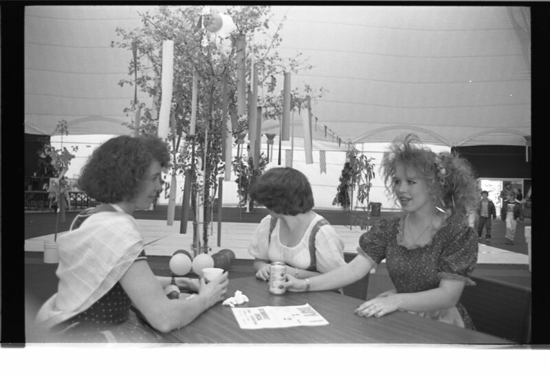 1989 Homecoming Alumni & Participants 22