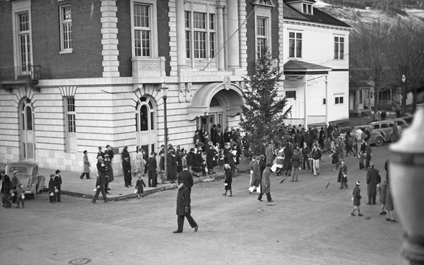La Grande, Candy Distribution 2