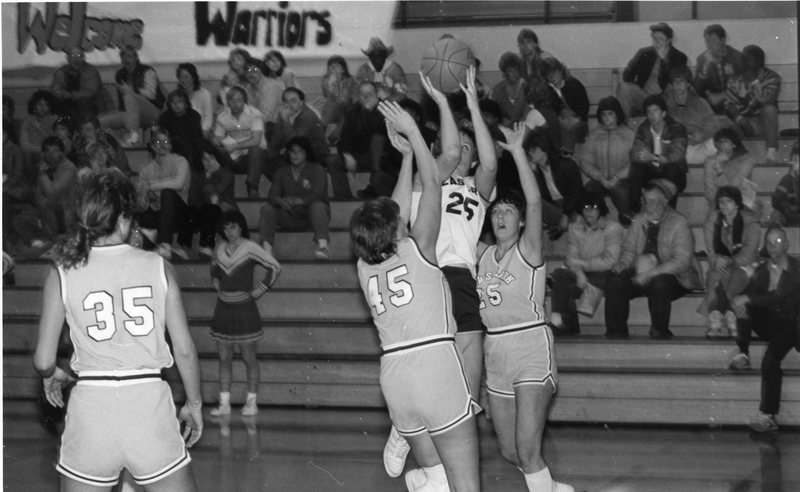 1985 Women's Basketball Action, EOSC vs. LCSC 05