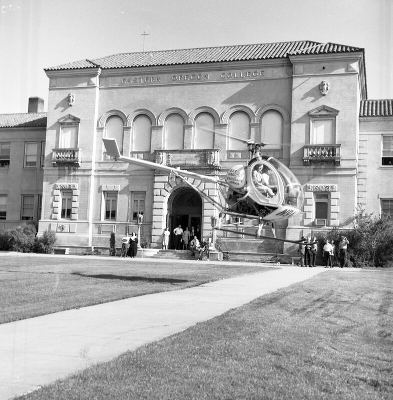 1967 Summer Graduation, Guest Arrival 14