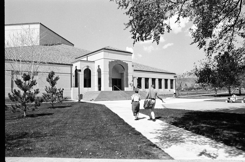 1991 Students, Walking 12