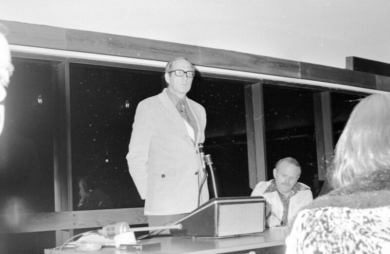 1975 Town Hall Meeting with Governor Straub 06