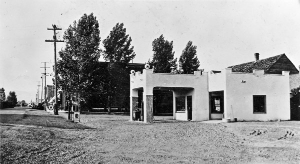 Elgin, Texaco Gas Station 1