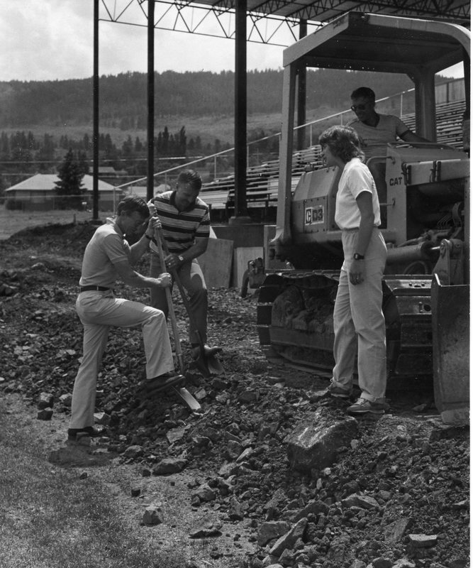 1984 Stadium Construction 03