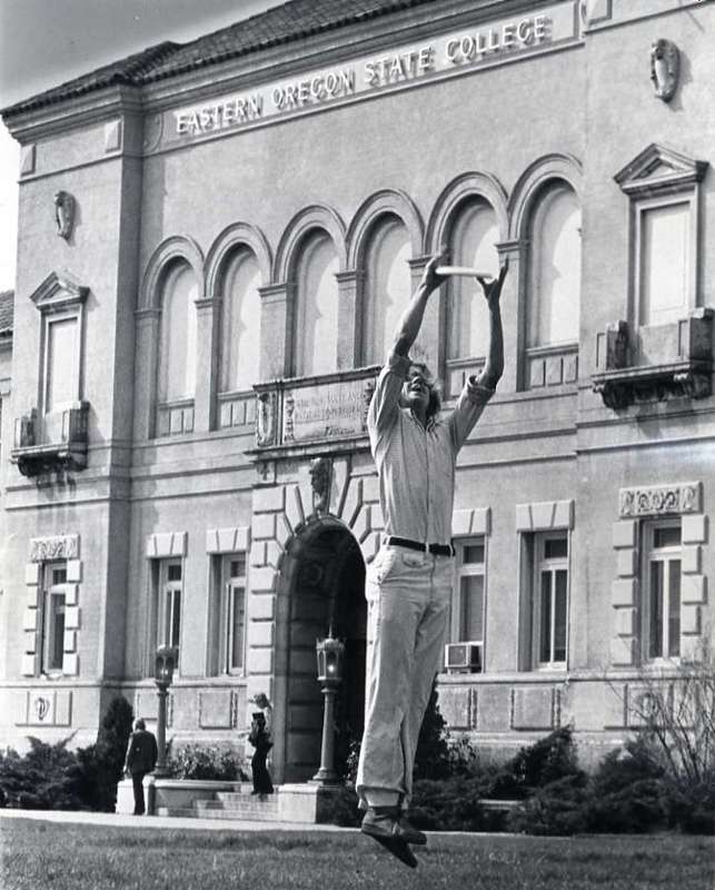 1976 Student, Frisbee 01