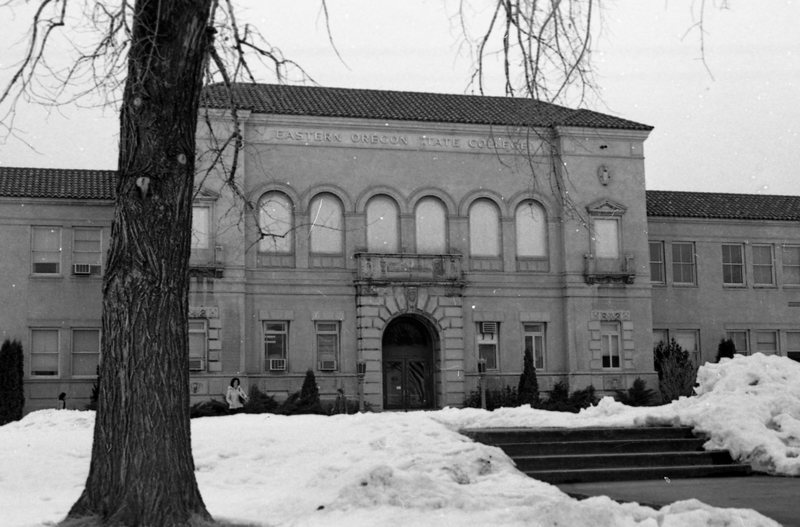 1979 Inlow Hall Entrance 2