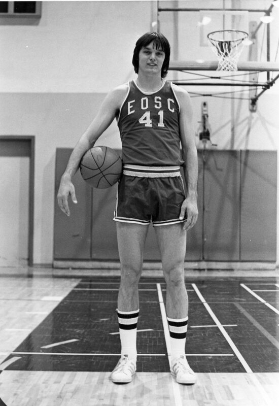 1977 Basketball Player 04