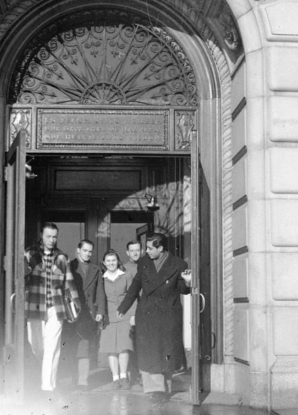 1947-48 Students, Door 1-1