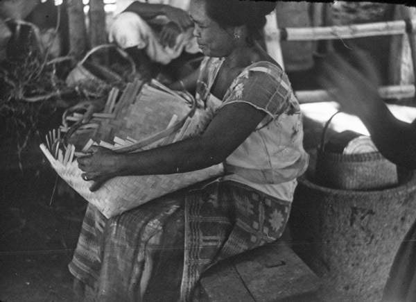 Binmaley Locals Make Baskets 2