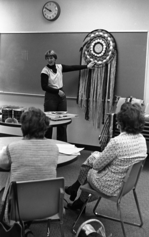 1978 Grande Ronde Mini College, Weaving 02