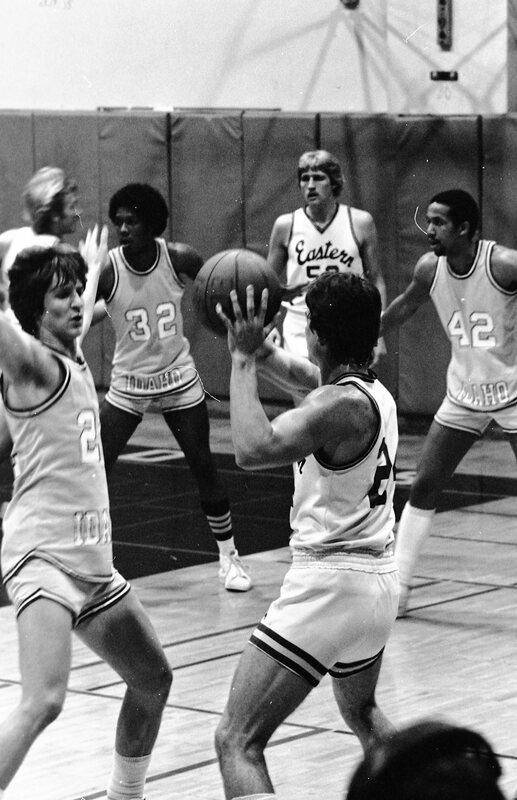 1983 Men's Basketball, EOSC vs. Idaho State, Action 19