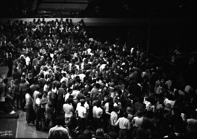 1985 Concert, "Quarterflash" Audience 03