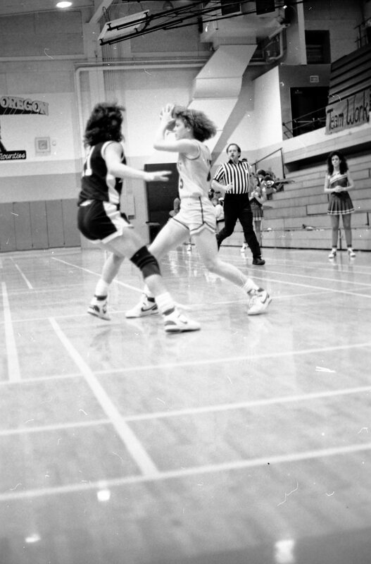 1988 Women's Basketball Action, Oregon Tech at EOSC 19