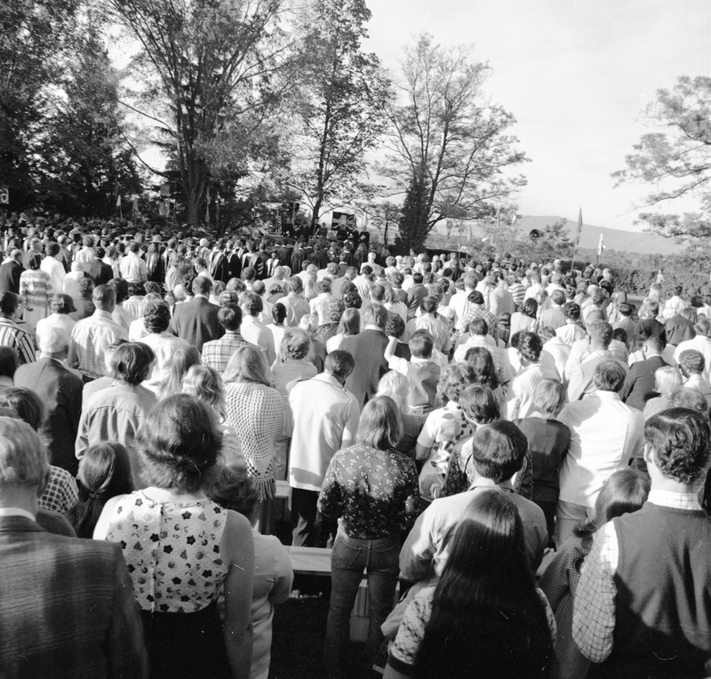 1975 Graduation 01