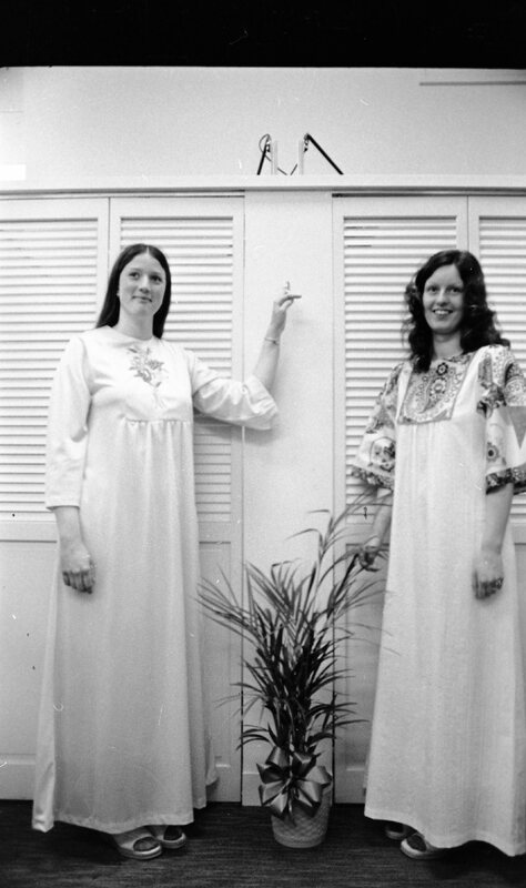1974 Students, Shopping F 04