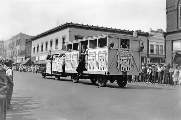 La Grande Parade, U.P. 1