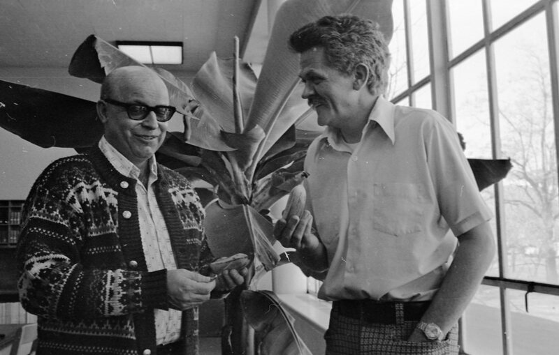 1976 Employees, Conrade Head and Jack Evans Discussing Bananas 05