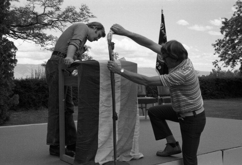 1976 Graduation Set-up 08