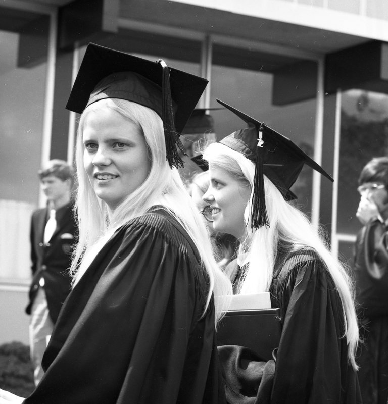 1972 Graduates 01