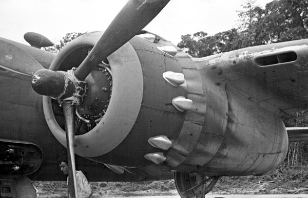 B-25, Engine & Propeller