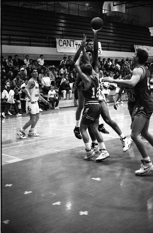 1991 Men's Basketball Action, Southern Oregon at EOSC 11