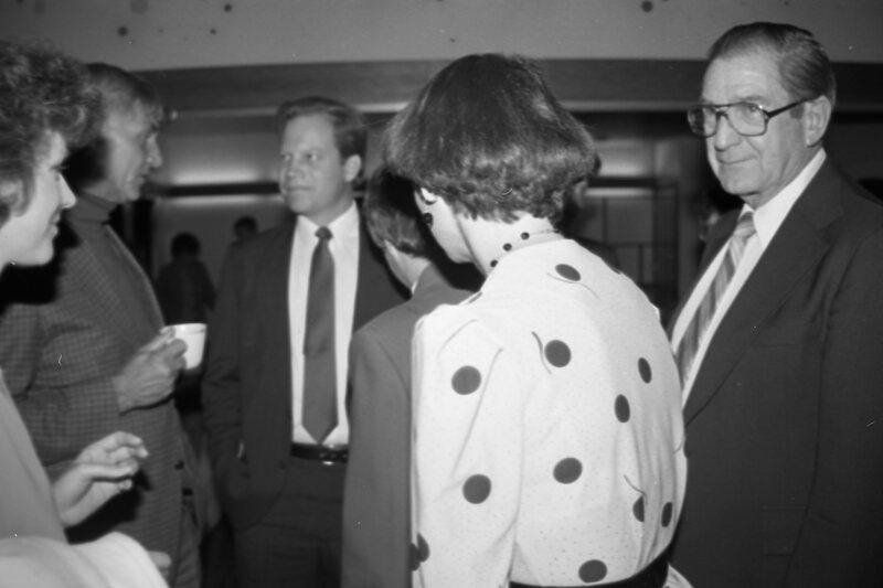 1986 Alumni Dinner, Social 02