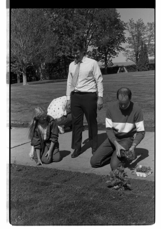 1989 Employees, Planting 12