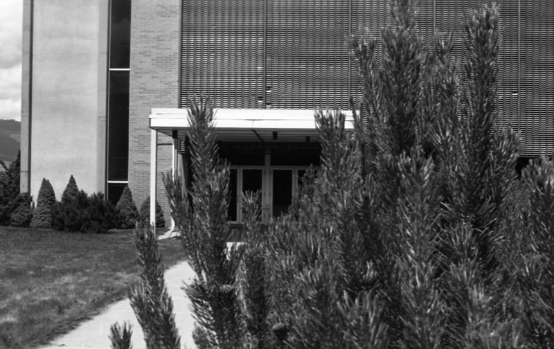 1981 Badgley Hall Entrance