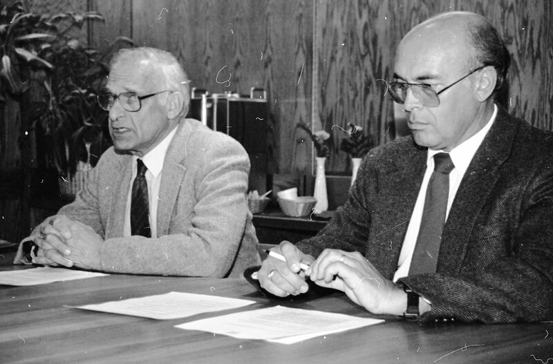 1987 Meeting, Signing 06