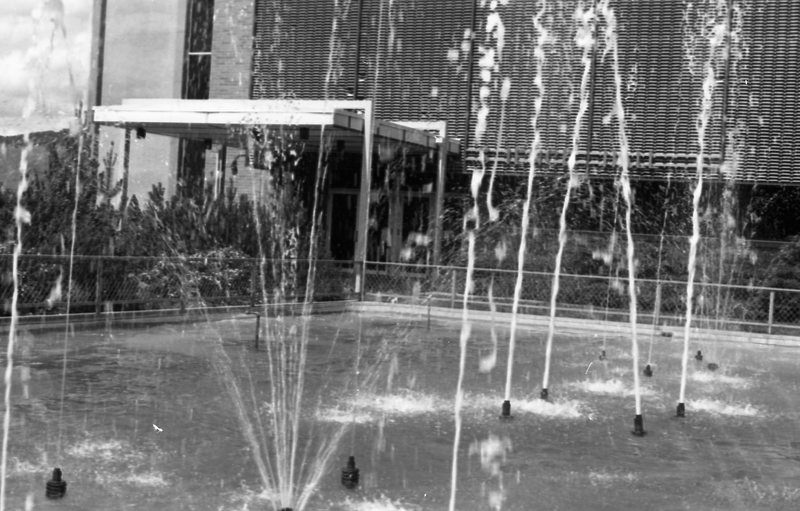 1981 Badgley Hall Fountain 02