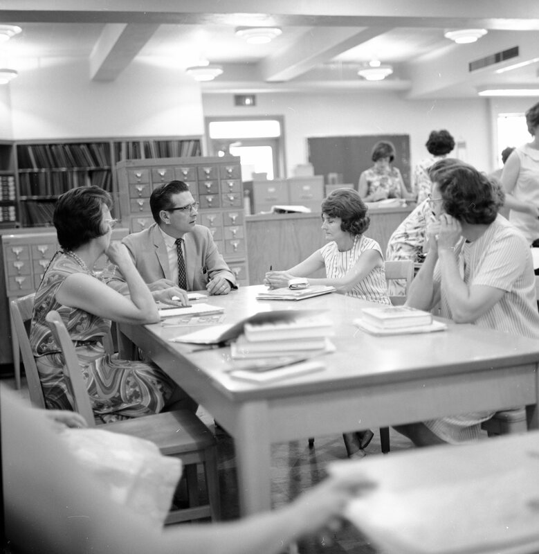 1968 Reading Institute, Library 04