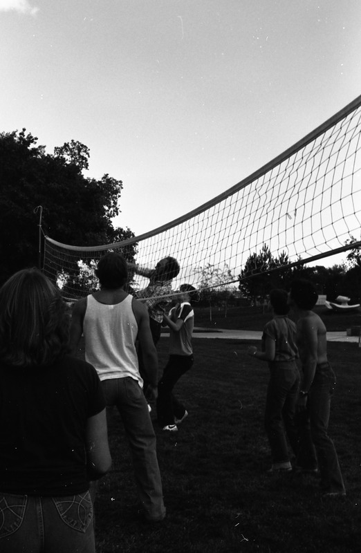 1980 New Student Week, Volleyball 09
