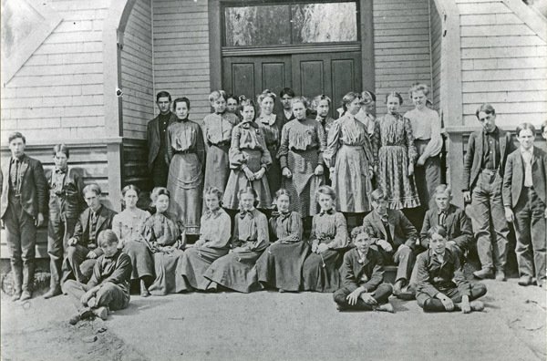 Island City School, Students