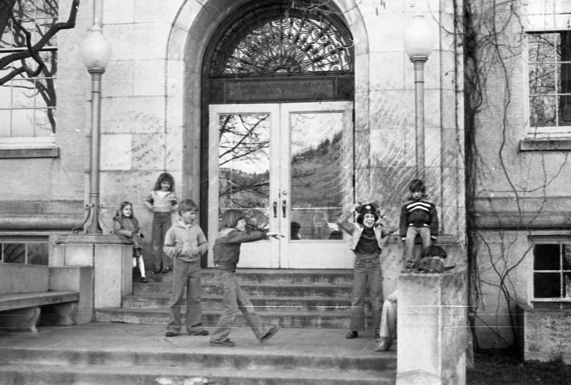 1981 Ackerman Elementary Recess 02