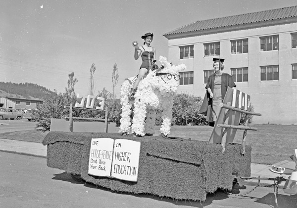 1958 Parade, Alumni Float 6